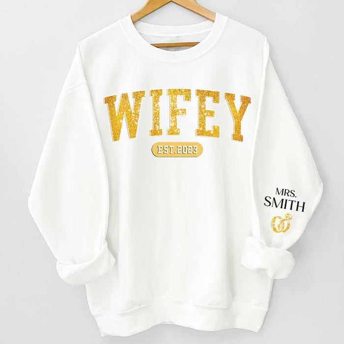 Wifey Est. Year - Customizable Unisex Sweatshirt for Couples with Sleeve Design- Ideal Gift for a Husband and Wife, Couples, Anniversary