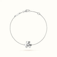 Frivole White Center Stone Flower Bracelet