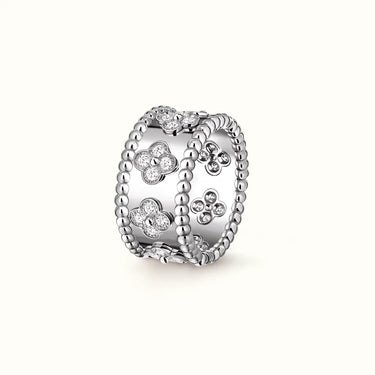 Perlée White Wide Pavé Clover Band Ring