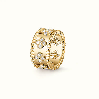Perlée Wide Pavé Clover Band Ring